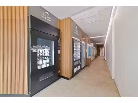 vaste commerce spacieuse près du casino de middelkerke.