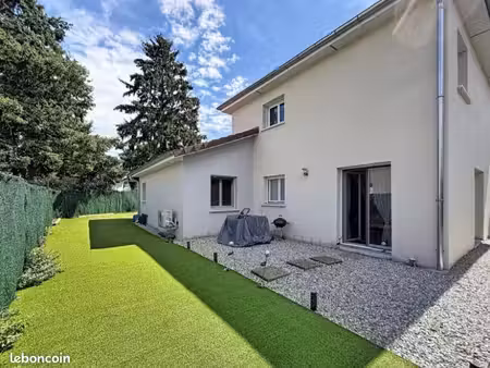 proche bourgoin à tramolé maison récente
