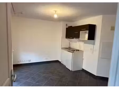location appartement 1 pièce 27 m² à nice (06000)  700 €