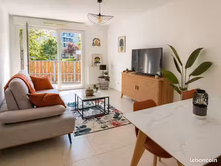 t3 meublé neuf avec loggia 12 m² + parking – mérignac centre (tram à pied)