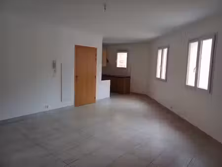 location appartement 3 pièces 60 m² à le muy (83490)  800 €
