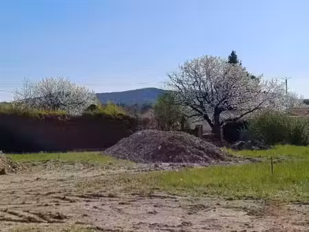 vente terrain 550 m² à pignans (83790)  149 500 €