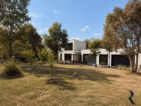 aigrefeuille élégante contemporaine de 180 m² avec piscine