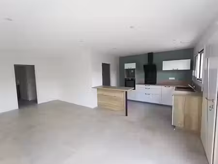 location maison 4 pièces 102.58 m² à beaufou (85170)  970 €