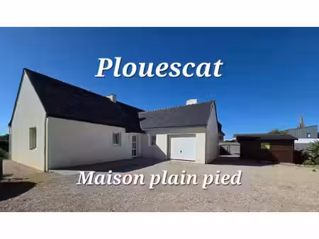 plouescat : maison plain pied de 98m² - plein centre - 2/3 chambres + garage - jardin