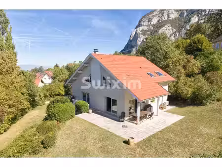 spacieuse maison familiale avec terrain piscinable  au calme  à archamps