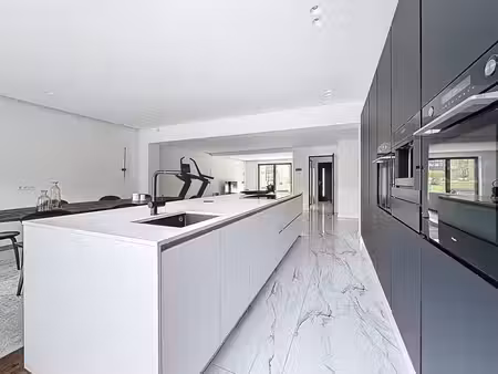 maison unifamiliale complètement rénovée avec jardin