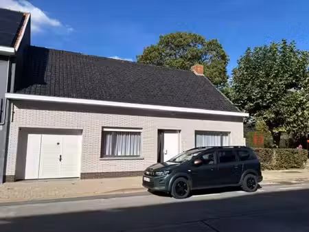 te moderniseren halfopen woning met 2 slaapkamers (meer m...