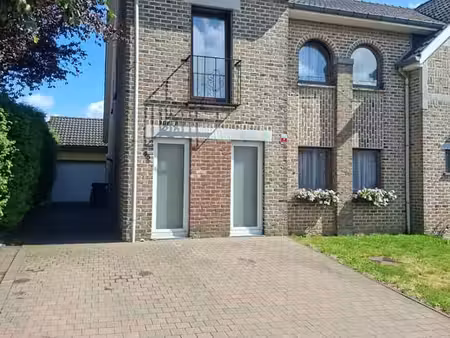 maison 3 façades  4 chambres  avec 2 terrasses et jardin