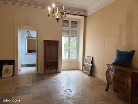 appartement de caractère à vendre – beaux volumes et cachet de l’ancien- cave et grenier