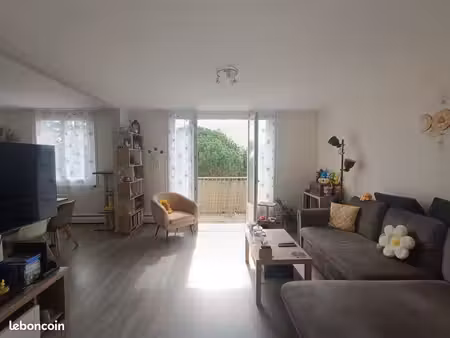 t3 rénové et lumineux - 75m² - dernier étage - balcon - vue monbazillac