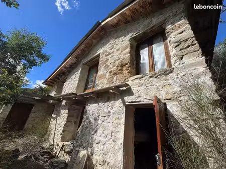 à vendre ferme bio  maison en pierre et terrain 1ha access uniquement pédestre 1h 1h