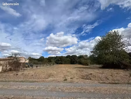 terrain à bâtir près de montmorillon(86)