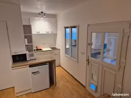 studio meublé rénové 23 m² – terrasse privative + parking – 620 tout compris