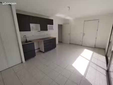 t2 43m2  2 pièces avec terrasse à louer + parking