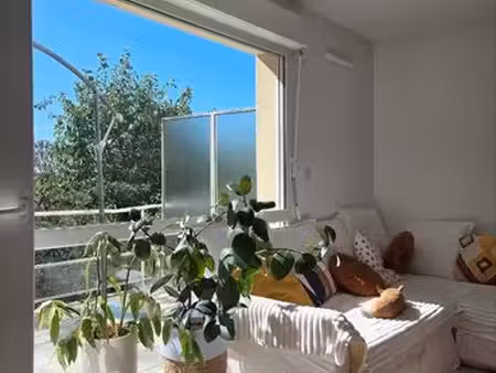 chambre dans maison ? féminine