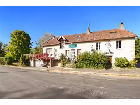 maison de 177 m2 avec terrain de 2408 m2  avec licence iv  à la chapelle sous uchon (71)