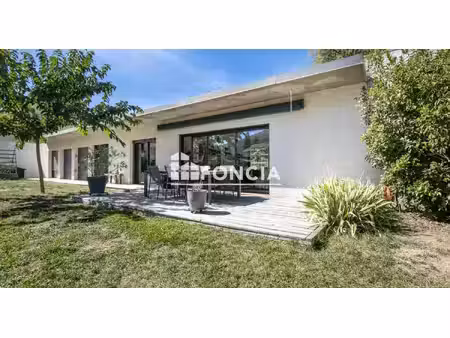 maison contemporaine de 2019 située à saint martin d'hères village
