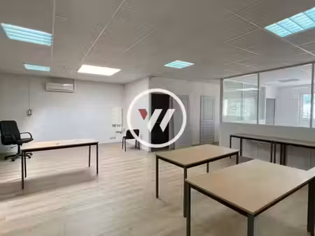 bureaux 150 m²