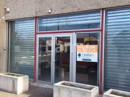 local commercial 80 m²