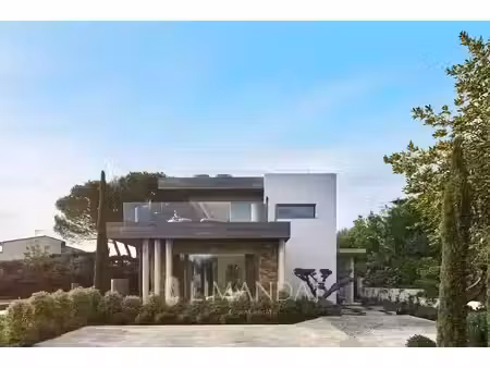 location villa 7 pièces 330 m² à antibes (06600)  35 500 €