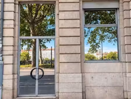 local commercial 141 m²