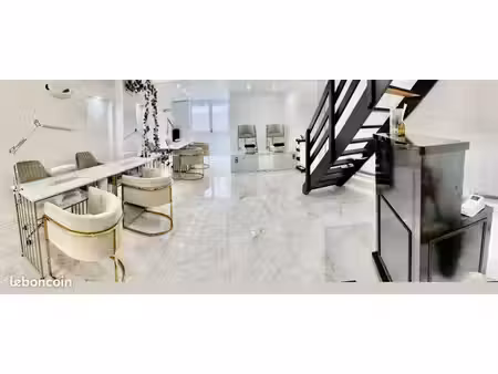 espace à louer – coiffure  box esthétique et table de manucure