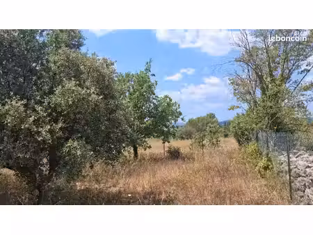 terrain 1 800 m² carces