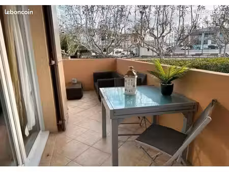 appartement meublé grande terrasse parking clim - 10 mn des plages - disponible immèdiatem