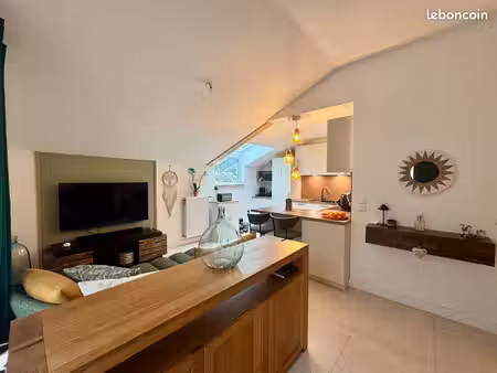 t2 meublé 48m² – balcon – cave – garage 33m² – crozet