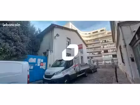 bureau 692 m²