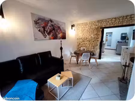 location meublée à l’année avec terrasse et jardin