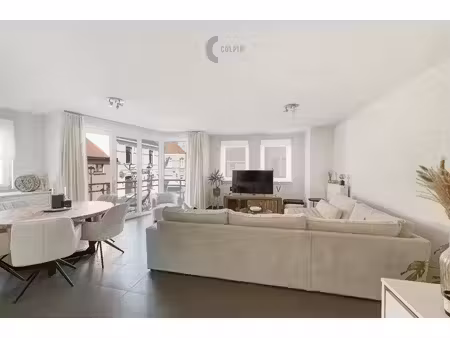 très lumineux appartement d’angle  situé à proximité de l...