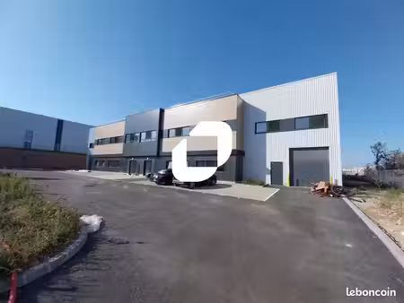 local d'activité 3 860 m²
