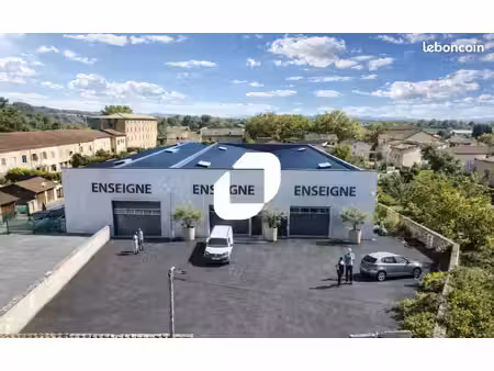 local d'activité 1 586 m²