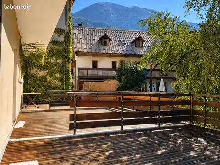 pelvoux : t3 à aménager avec terrasse de 60m²