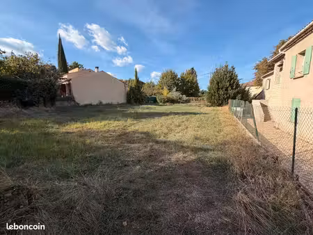 terrain 765 m² manosque