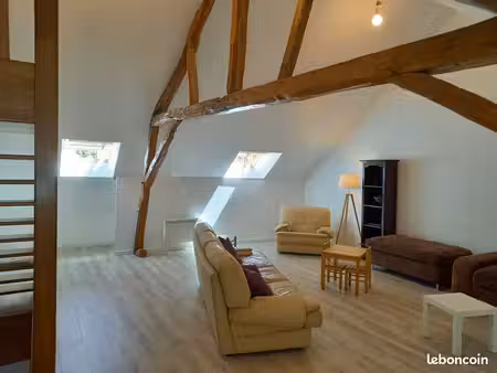 maison au centre du village – tonnerre et ses commodités à 6 km