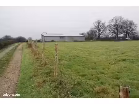 terrain agricole avec bâtiment