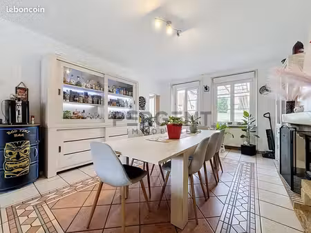 maison 6 pièces 197 m²