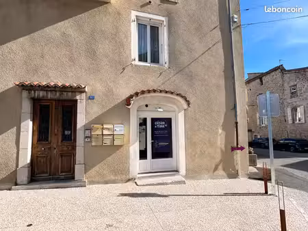 local commercial 45 m² – centre-ville de villeneuve-de-berg – 522 ttc/mois
