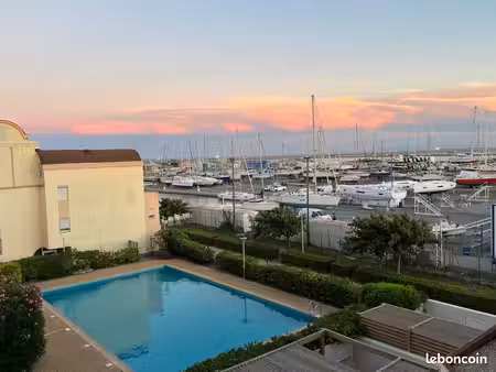 gruissan – rive droite | t1 bis 28 m² – piscine – parking – balcon – 3e étage