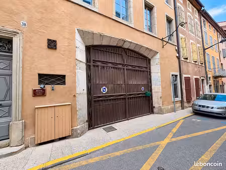 parking/box 1 pièce 168 m²
