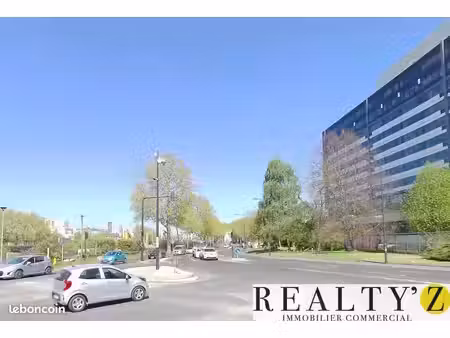 local commercial 1 660 m²