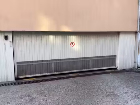 place de parking loué
