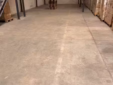 à louer  espace de stockage d’environ 100 m² au sein d’un entrepôt situé à beauchamp (95)