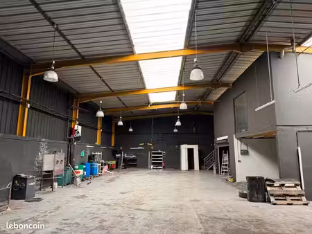local d'activite 800 m² taverny