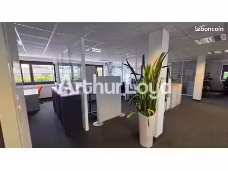 local 4112 m² carpiquet