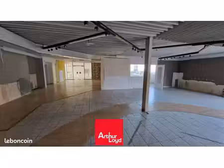 local commercial 563 m² mondeville