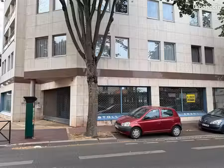 boutique 497 m² clamart